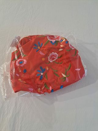 Mantones Chulapa en blanco y rojo