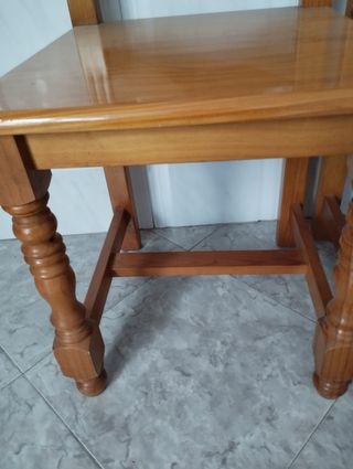 4 SILLAS DE MADERA DE PINO