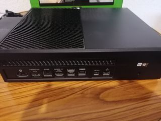 Consola XBOX ONE 500GB mas mando, cascos, juegos.