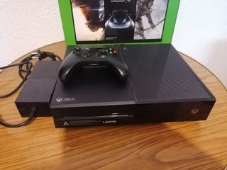 Consola XBOX ONE 500GB mas mando, cascos, juegos.
