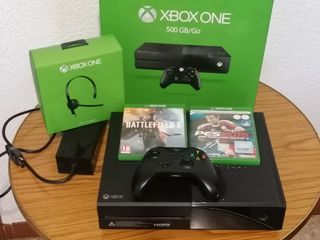 Consola XBOX ONE 500GB mas mando, cascos, juegos.