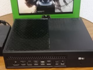 Consola XBOX ONE 500GB mas mando, cascos, juegos.