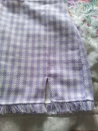 Mini falda Stradivarius.