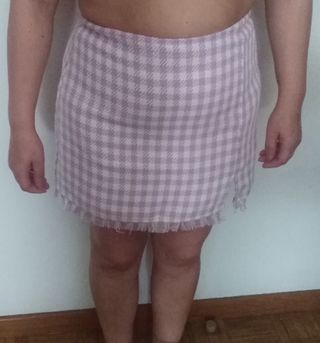 Mini falda Stradivarius.