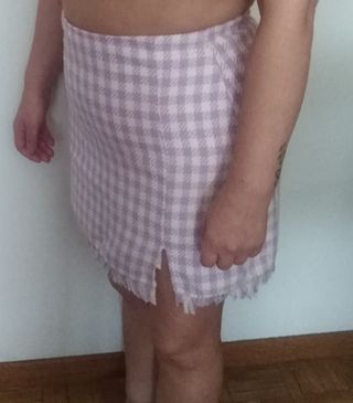 Mini falda Stradivarius.