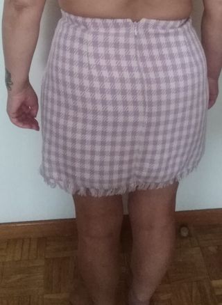 Mini falda Stradivarius.