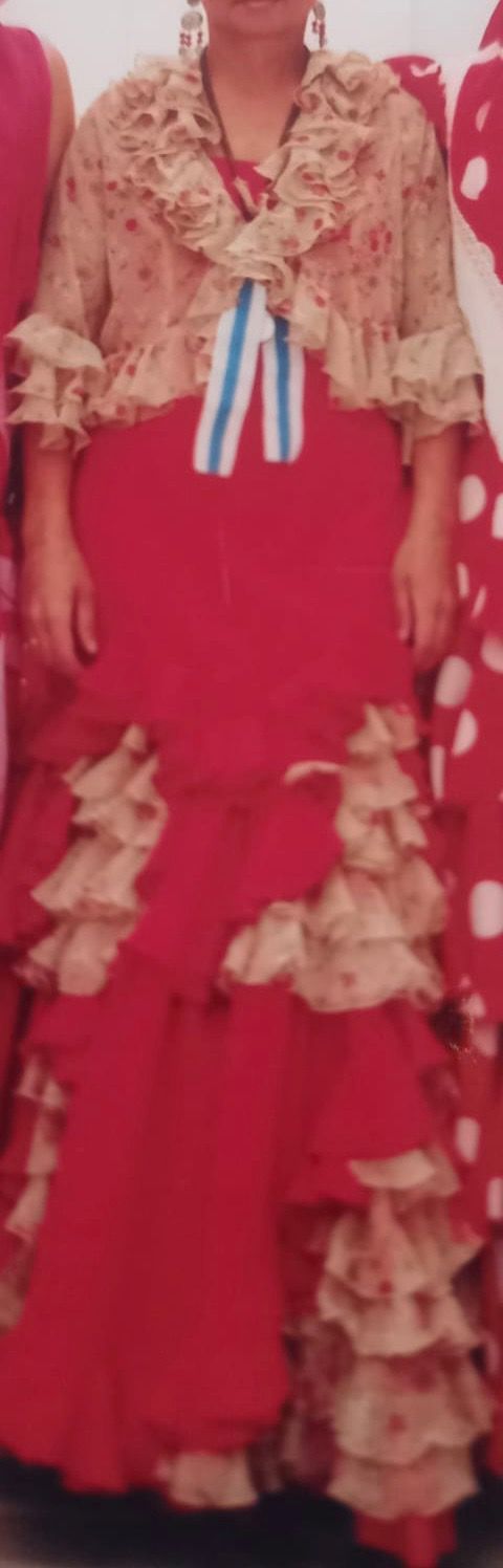 Traje de flamenca de tirantes con chaqueta de gasa