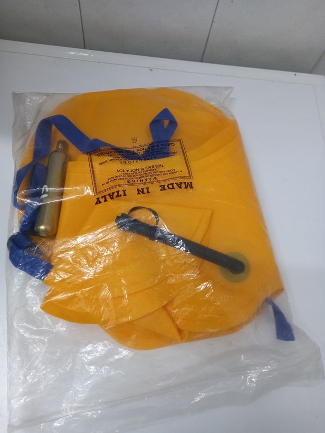 Giubotto Salvagente omogato gonfiabile bomboletta