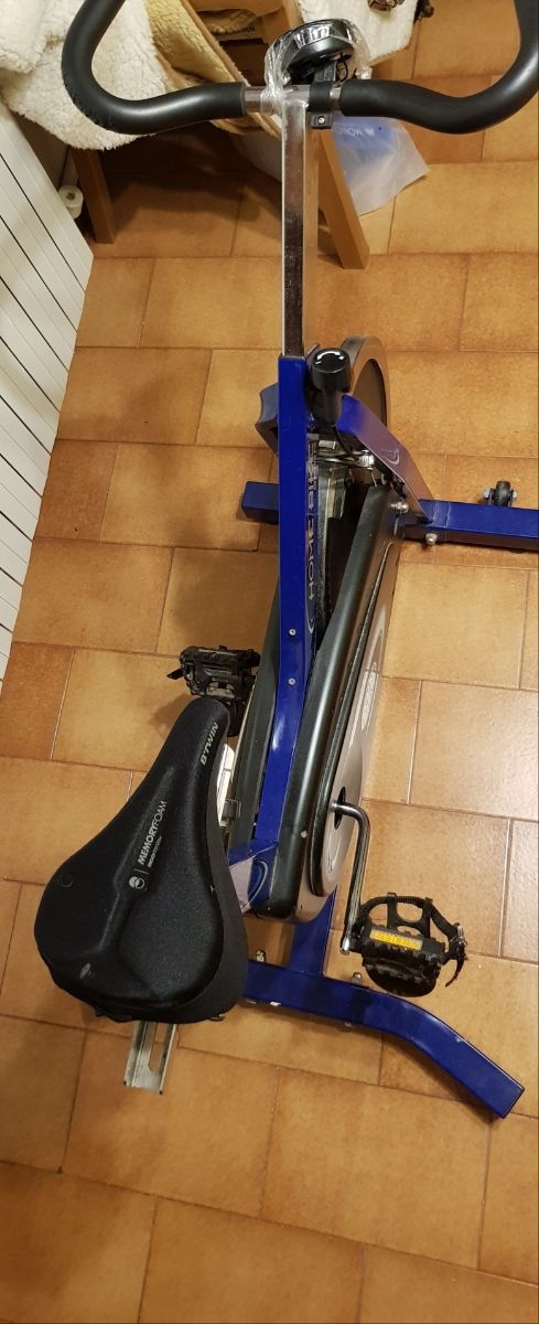 Bicicleta de spinning azul