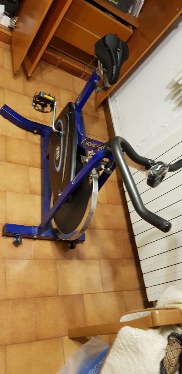 Bicicleta de spinning azul