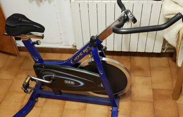 Bicicleta de spinning azul