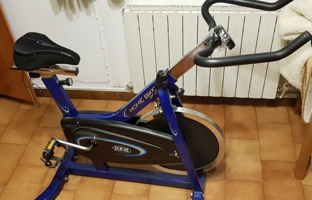 Bicicleta de spinning azul