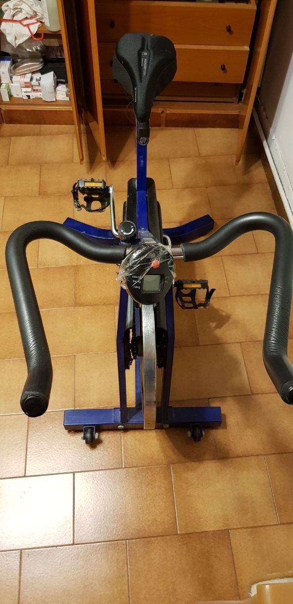 Bicicleta de spinning azul