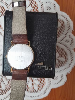reloj lotus