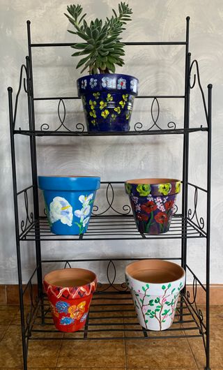 Vasi in terracotta dipinti a mano