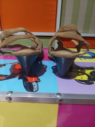 sandalias de tacón bajo hush puppies

