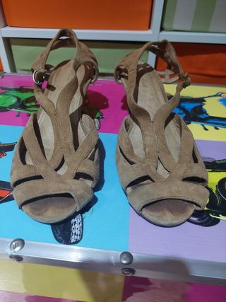 sandalias de tacón bajo hush puppies
