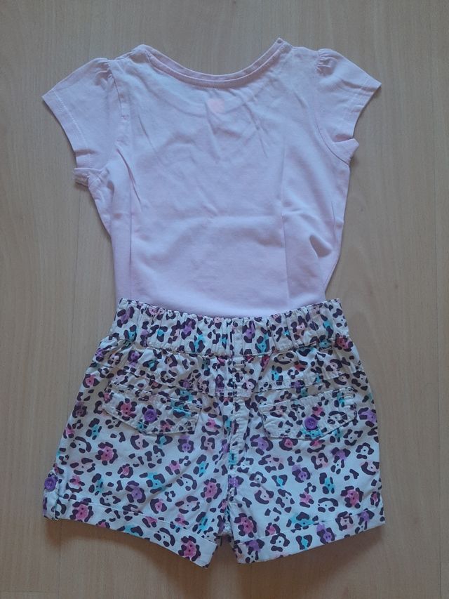 Conjunto pantalón corto + Camiseta, estampado.