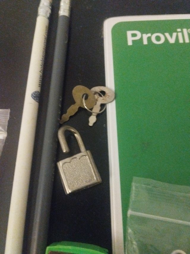 Alfombrilla ratón , clips  lápices, chinchetas...