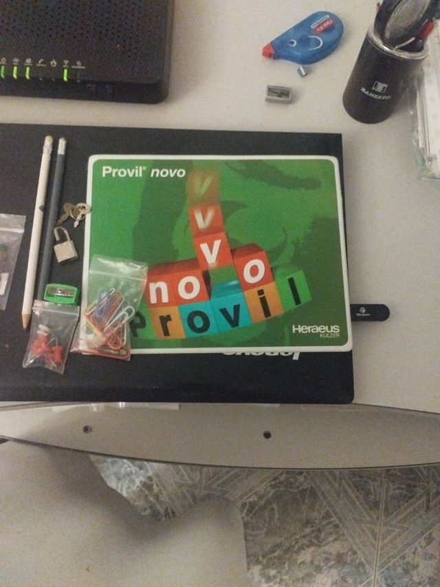 Alfombrilla ratón , clips  lápices, chinchetas...