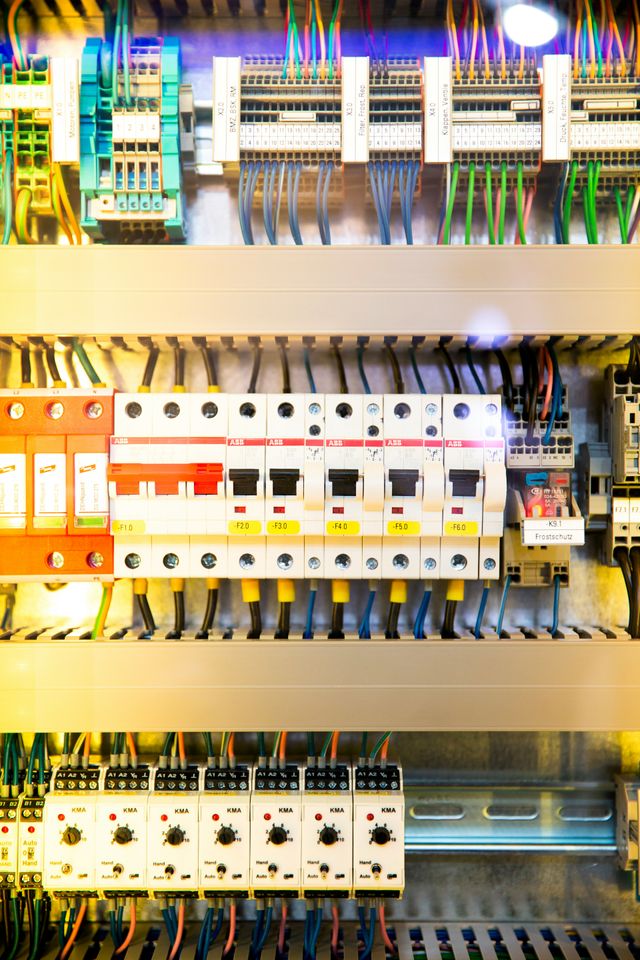 INSTALACION Y MANTENIEMIENTO ELECTRICIDAD