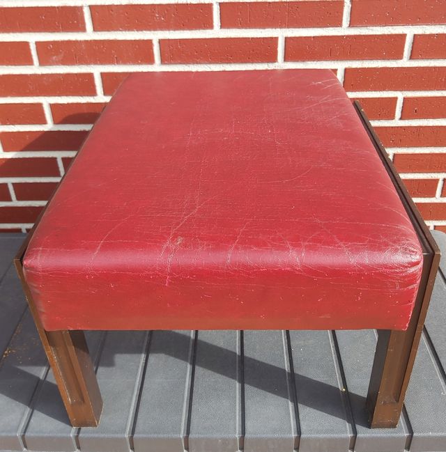 Antiguo banco piel y castaño