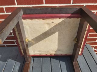 Antiguo banco piel y castaño