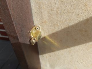 Antiguo banco piel y castaño