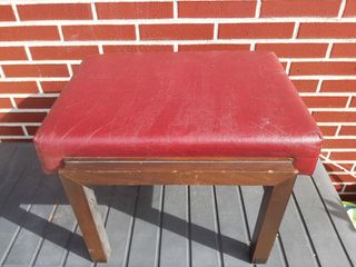Antiguo banco piel y castaño
