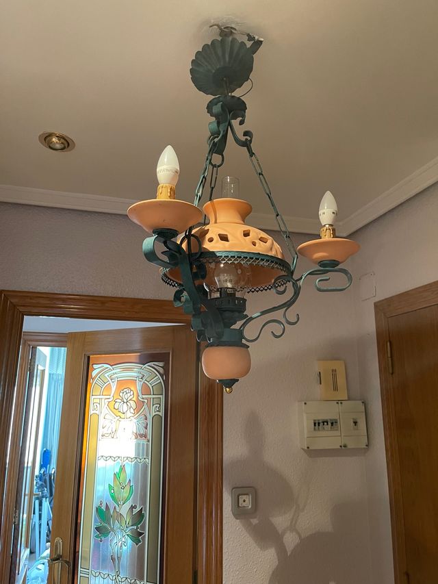 Lámpara de hierro forjado, cerámica y cristal