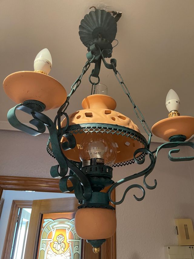 Lámpara de hierro forjado, cerámica y cristal