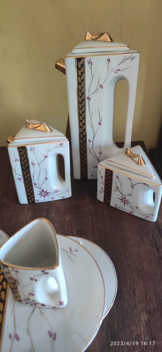 Juego de tazas. Cusins