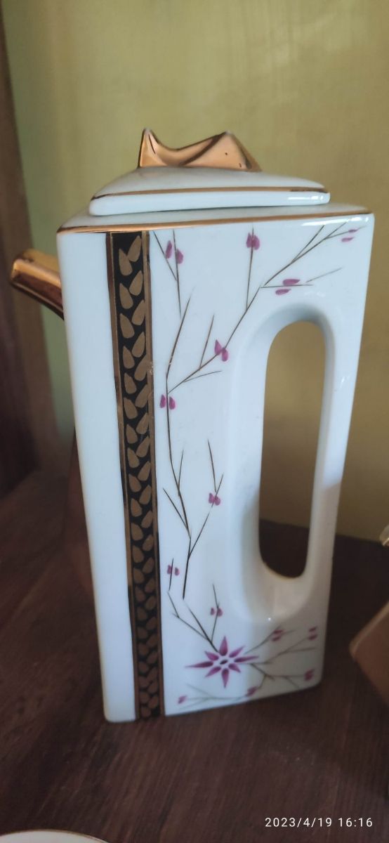 Juego de tazas. Cusins