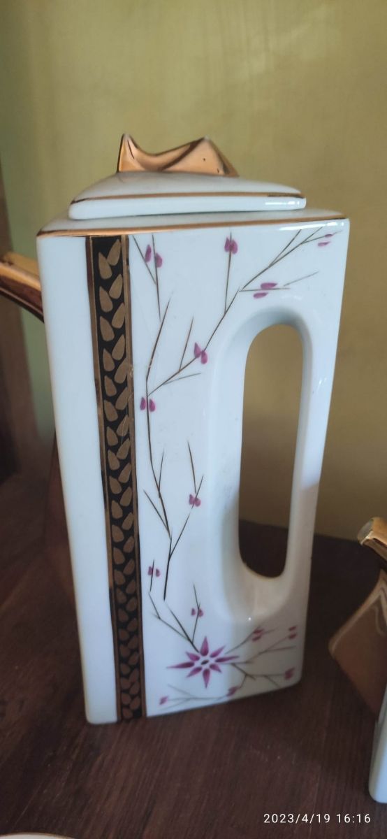 Juego de tazas. Cusins