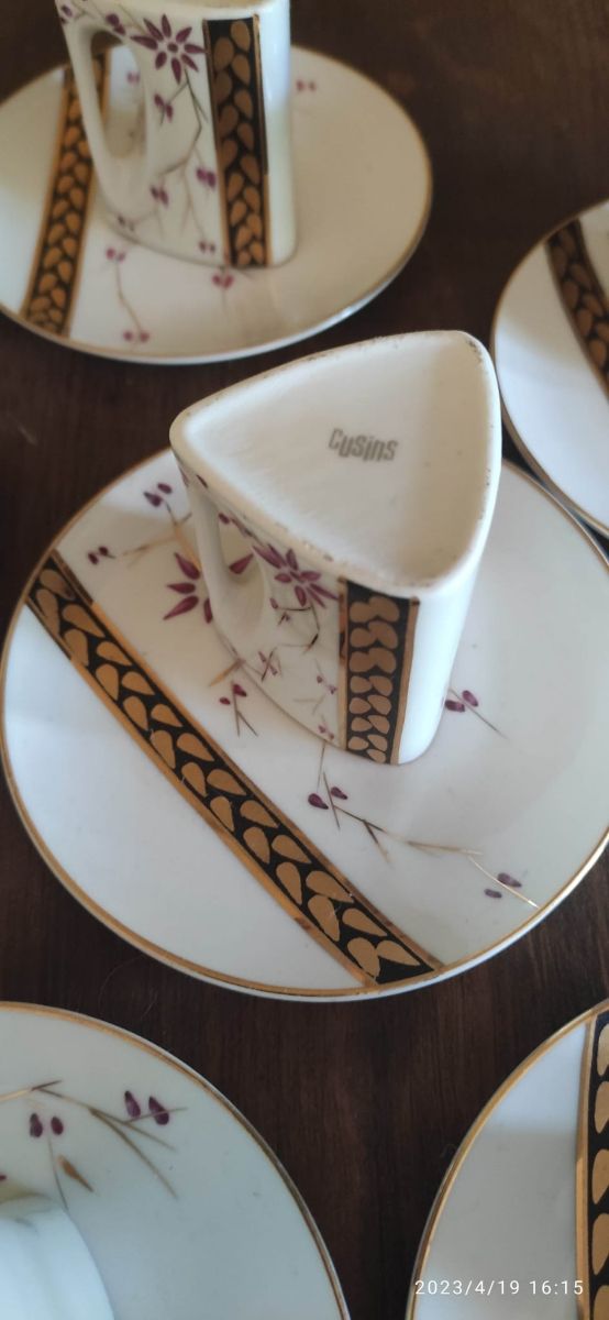 Juego de tazas. Cusins