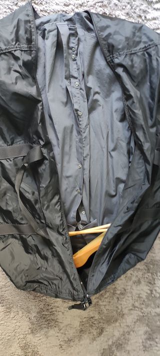 Bolso para transportar trajes o ropa en perchas