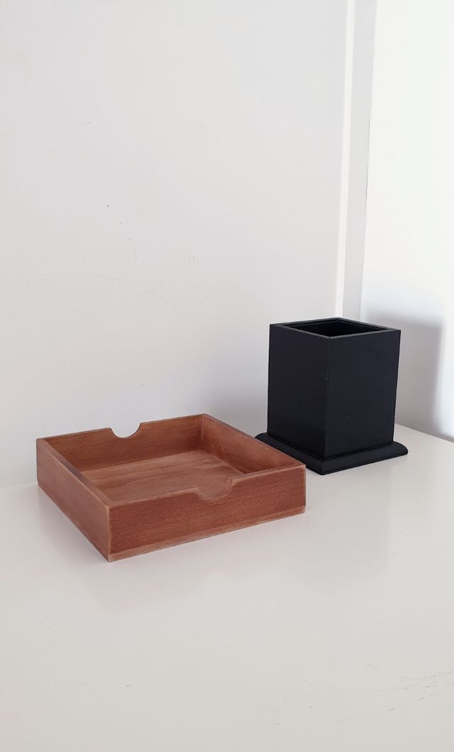 1 PORTALÁPICES Y 1 PORTAPAPELES