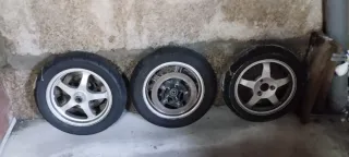 2 ruedas delanteras y 1 tras suzuki burgman AN 250