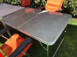 CONJUNTO DE DOS MESAS Y CUATRO SILLAS CRESPO.