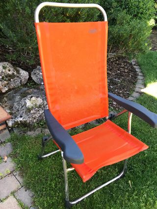 CONJUNTO DE DOS MESAS Y CUATRO SILLAS CRESPO.