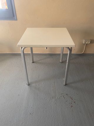 Mesas exterior aluminio y plastico blancas