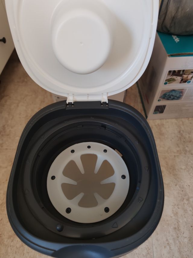 contenedor de pañales nuevo