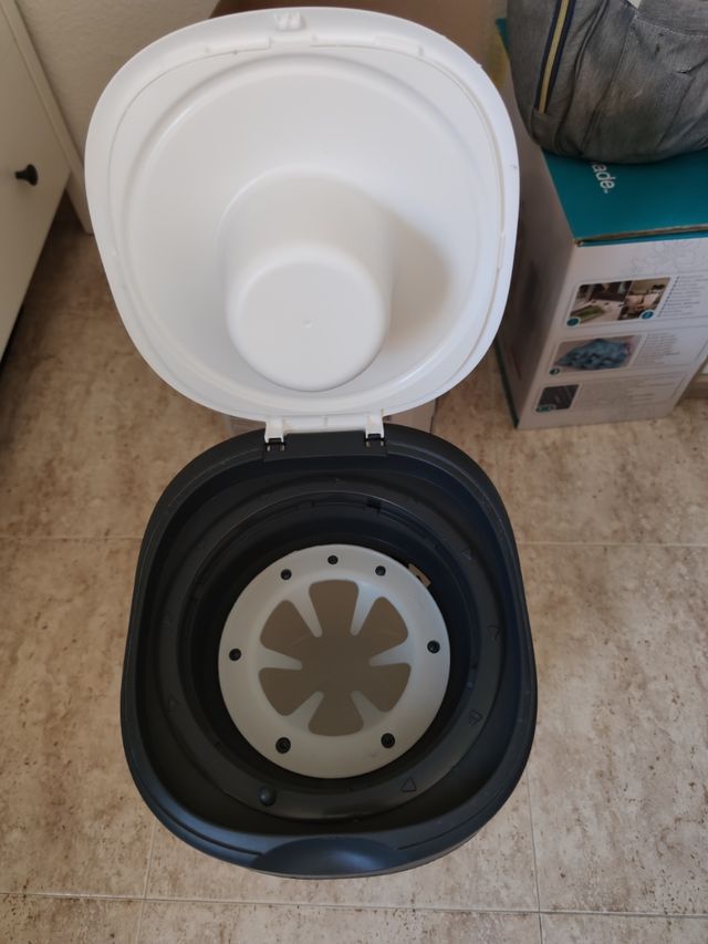 contenedor de pañales nuevo