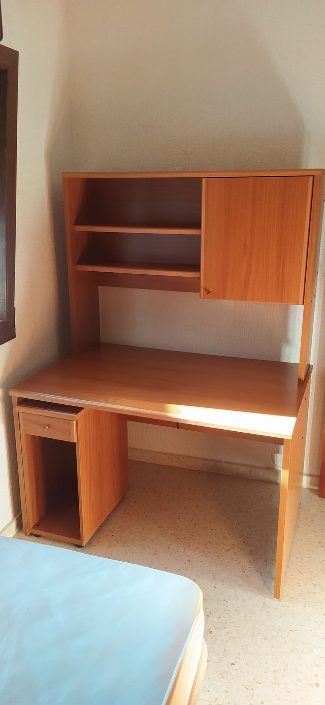 Escritorio con cajones y espacio para torre PC de segunda mano por 25
