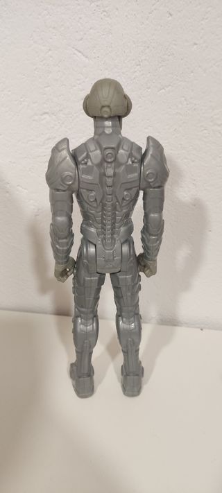 muñeco Ultron vengadores 