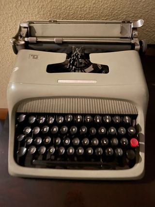 Máquina de escribir Olivetti Lexicon antigua