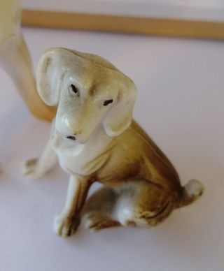 Perritos pequeños de porcelana española.