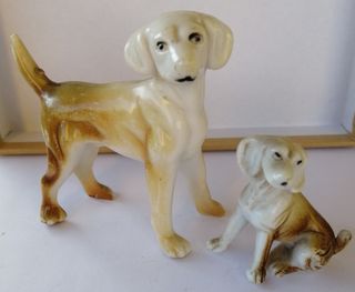 Perritos pequeños de porcelana española.