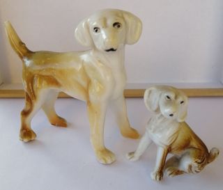 Perritos pequeños de porcelana española.
