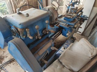 Torno industrial de metal